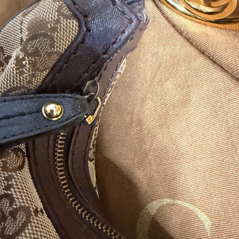 Gucci Tan Patterned Hobo Bag! Pristine condition!